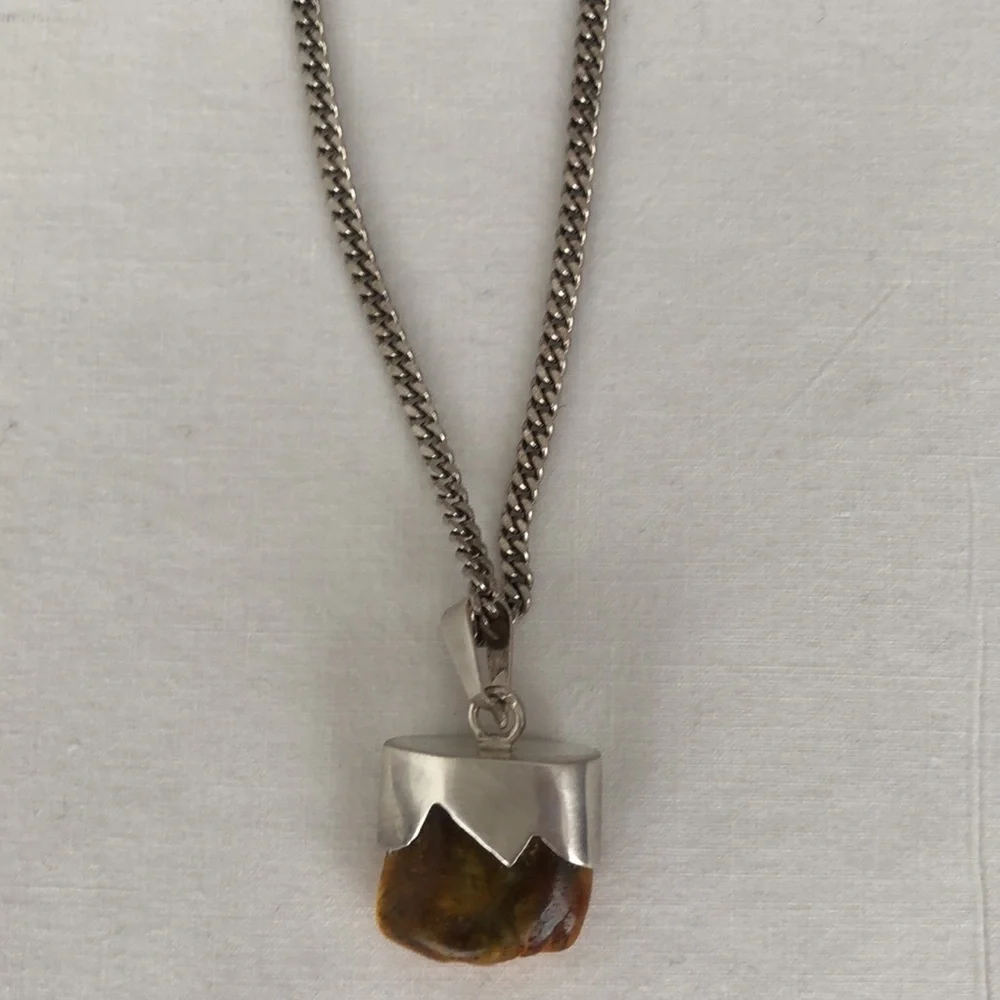 Butterscotch Baltic Amber pendant on silver necklace. - Picture 3 of 14